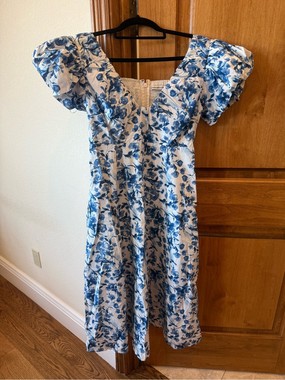 Abercrombie & Fitch Blue Floral Puff-Sleeve Midi Dress